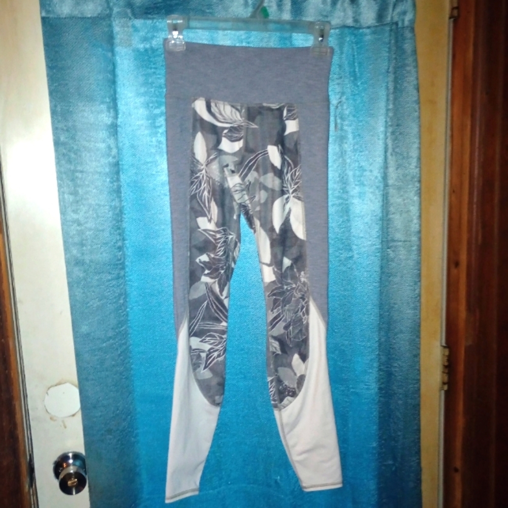 (XS) Athleta Chaturanga Tropical Flow Soft Leggings - Picture 3 of 5
